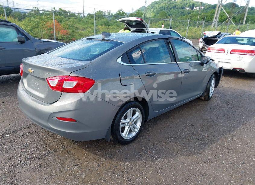 Photo 4 of 2017 Chevrolet Cruze LT AUTO (VIN 1G1BE5SM5H7200634)