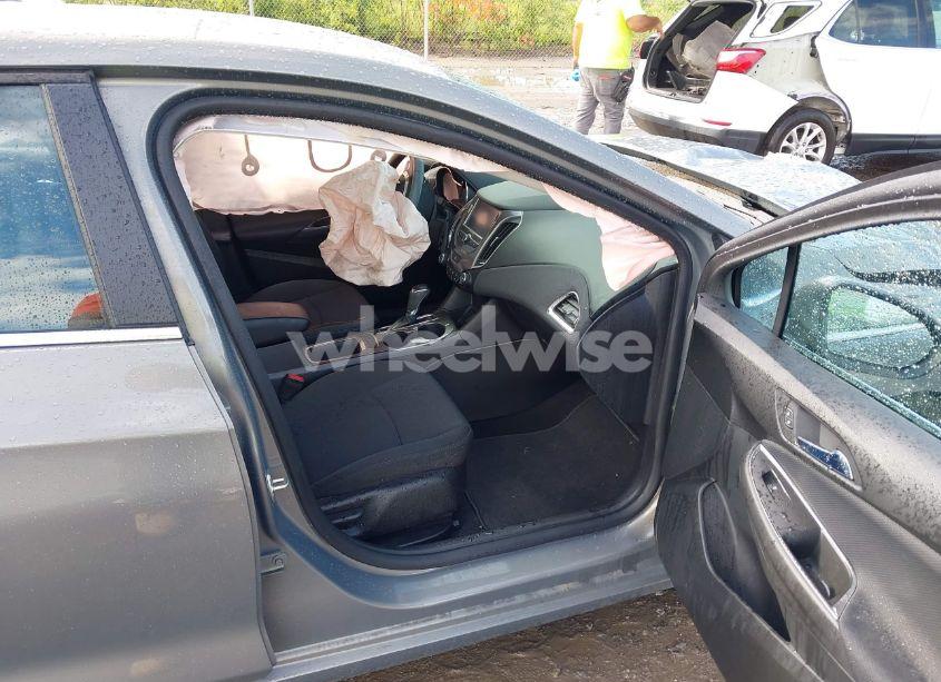 Photo 5 of 2017 Chevrolet Cruze LT AUTO (VIN 1G1BE5SM5H7200634)