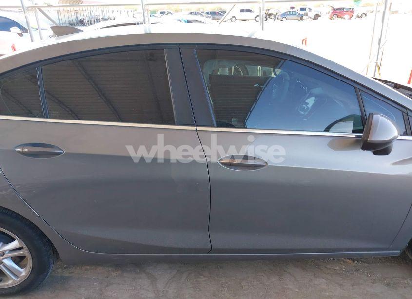 Photo 13 of 2017 Chevrolet Cruze LT AUTO (VIN 1G1BE5SM5H7209088)