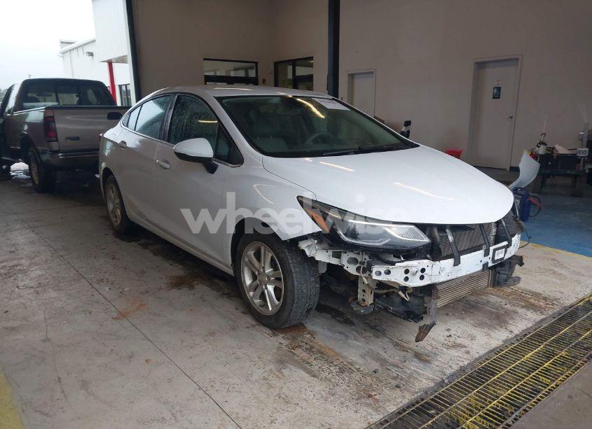 2017 Chevrolet Cruze LT AUTO (VIN 1G1BE5SM5H7215831) main photo