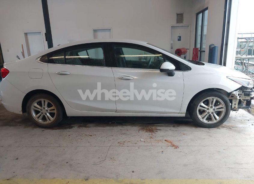 Photo 13 of 2017 Chevrolet Cruze LT AUTO (VIN 1G1BE5SM5H7215831)