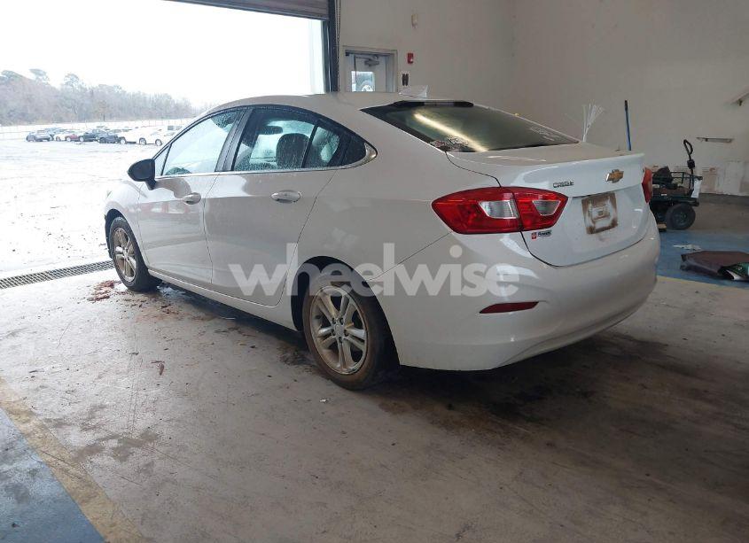 Photo 3 of 2017 Chevrolet Cruze LT AUTO (VIN 1G1BE5SM5H7215831)