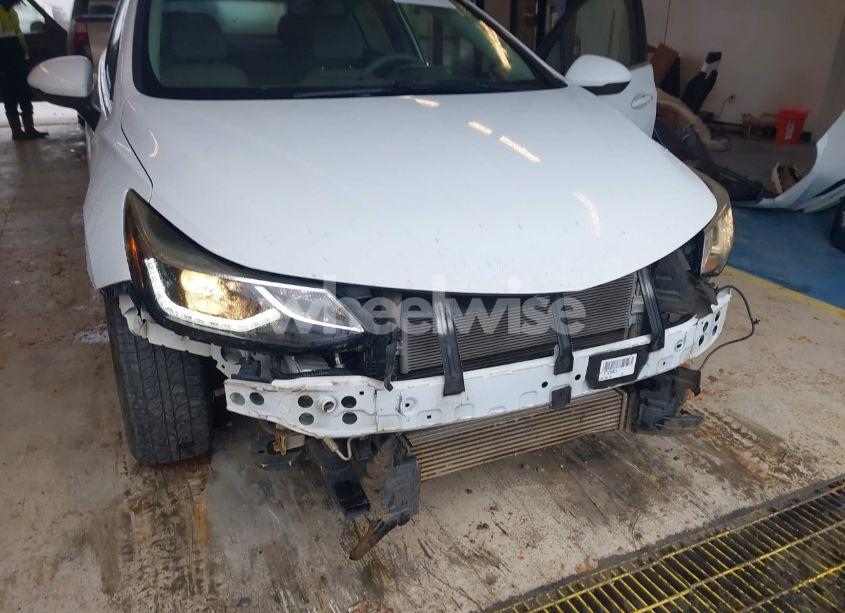 Photo 6 of 2017 Chevrolet Cruze LT AUTO (VIN 1G1BE5SM5H7215831)