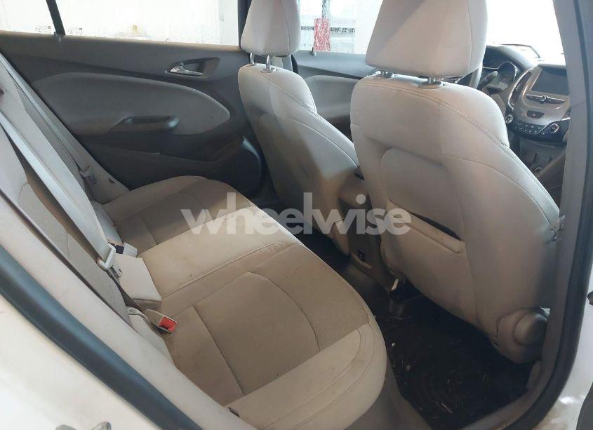 Photo 8 of 2017 Chevrolet Cruze LT AUTO (VIN 1G1BE5SM5H7215831)