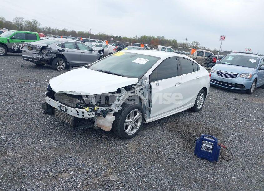 Photo 2 of 2017 Chevrolet Cruze LT AUTO (VIN 1G1BE5SM5H7221466)