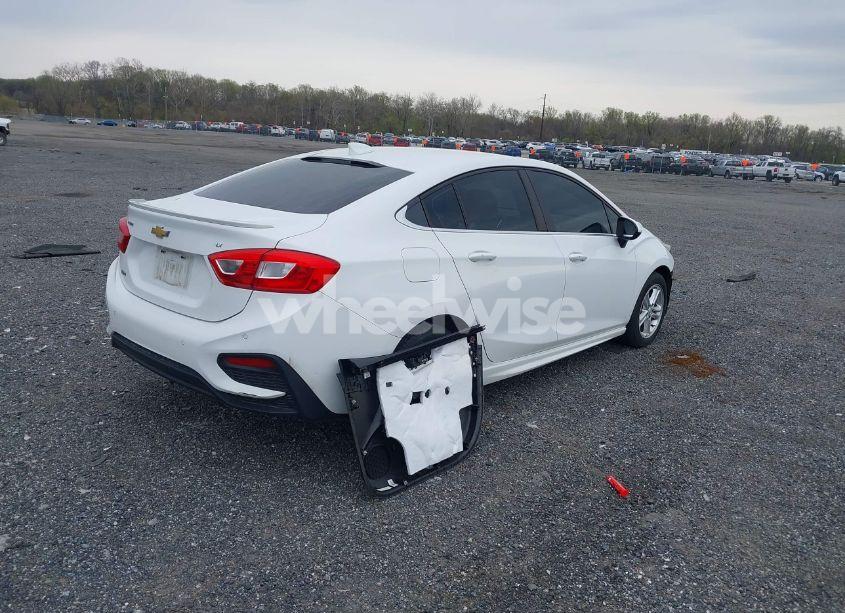 Photo 4 of 2017 Chevrolet Cruze LT AUTO (VIN 1G1BE5SM5H7221466)