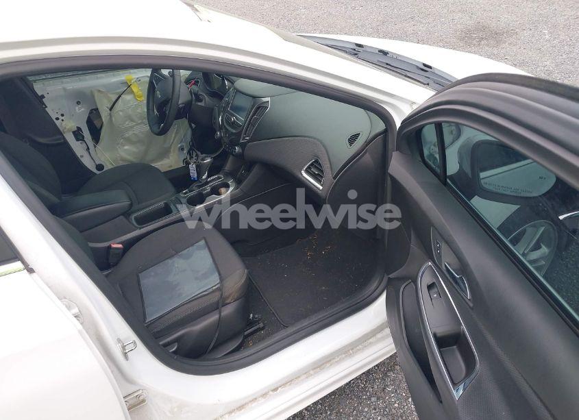 Photo 5 of 2017 Chevrolet Cruze LT AUTO (VIN 1G1BE5SM5H7221466)