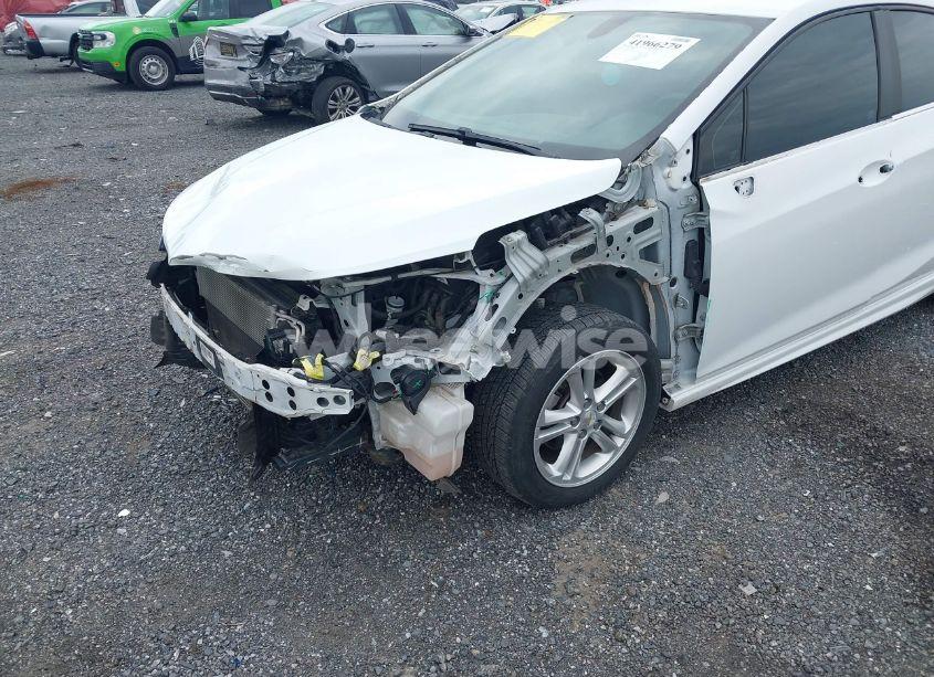 Photo 6 of 2017 Chevrolet Cruze LT AUTO (VIN 1G1BE5SM5H7221466)