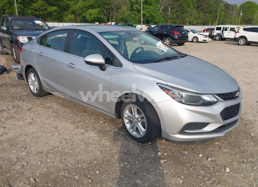 2017 Chevrolet Cruze LT AUTO (VIN 1G1BE5SM5H7222911) main photo