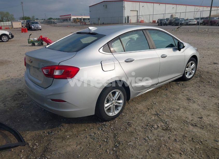 Photo 4 of 2017 Chevrolet Cruze LT AUTO (VIN 1G1BE5SM5H7222911)