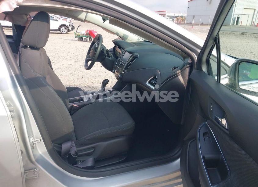 Photo 5 of 2017 Chevrolet Cruze LT AUTO (VIN 1G1BE5SM5H7222911)