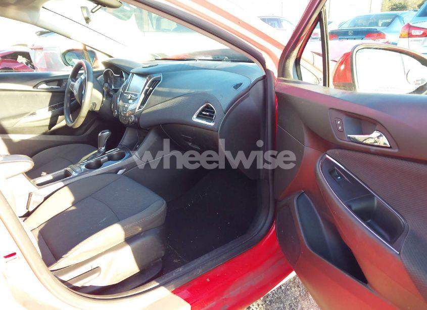 Photo 5 of 2017 Chevrolet Cruze LT AUTO (VIN 1G1BE5SM5H7262194)