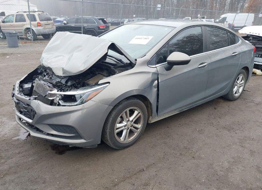 Photo 2 of 2017 Chevrolet Cruze LT AUTO (VIN 1G1BE5SM5H7271817)