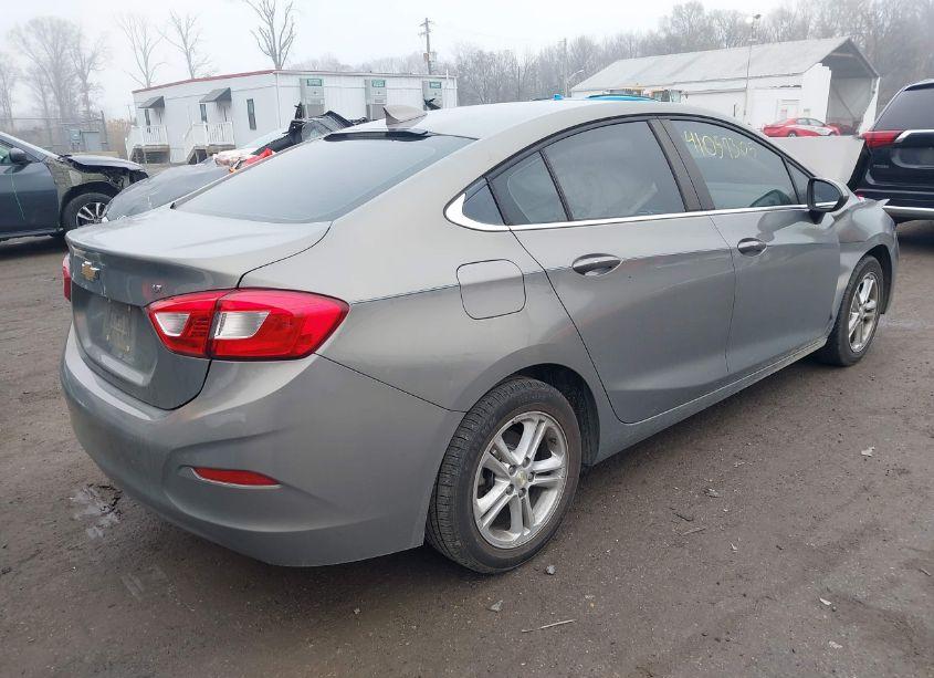Photo 4 of 2017 Chevrolet Cruze LT AUTO (VIN 1G1BE5SM5H7271817)