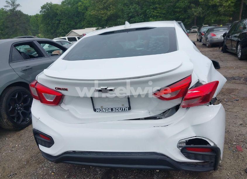 Photo 16 of 2018 Chevrolet Cruze LT AUTO (VIN 1G1BE5SM5J7105111)
