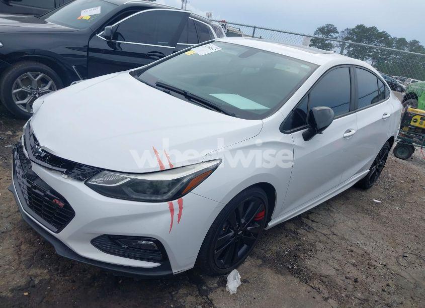 Photo 2 of 2018 Chevrolet Cruze LT AUTO (VIN 1G1BE5SM5J7105111)