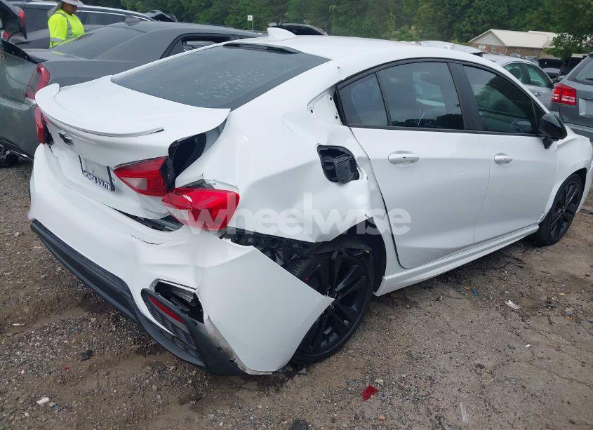 Photo 4 of 2018 Chevrolet Cruze LT AUTO (VIN 1G1BE5SM5J7105111)