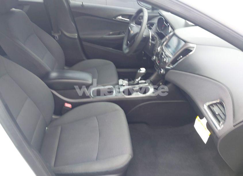 Photo 5 of 2018 Chevrolet Cruze LT AUTO (VIN 1G1BE5SM5J7105111)