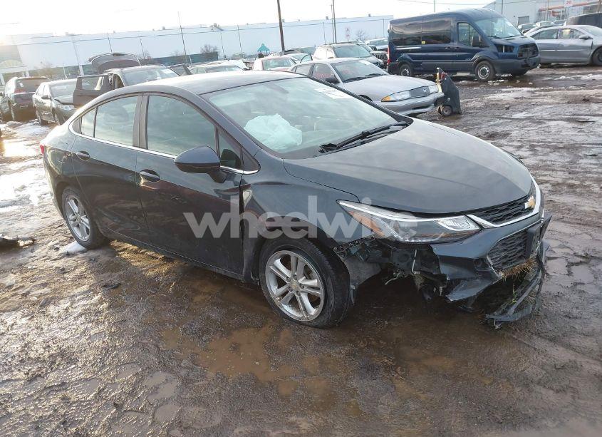 2018 Chevrolet Cruze LT AUTO (VIN 1G1BE5SM5J7118540) main photo