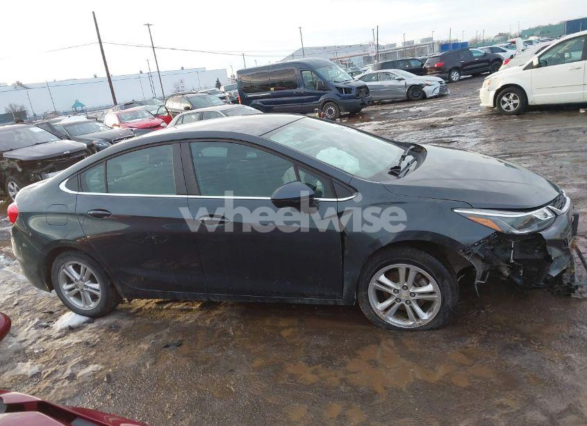 Photo 13 of 2018 Chevrolet Cruze LT AUTO (VIN 1G1BE5SM5J7118540)