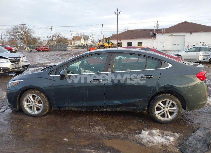 Photo 14 of 2018 Chevrolet Cruze LT AUTO (VIN 1G1BE5SM5J7118540)