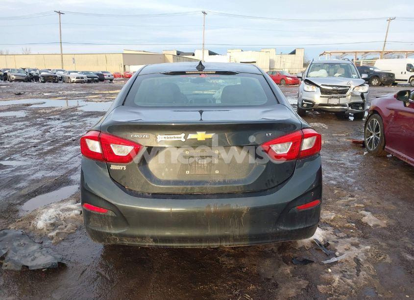 Photo 16 of 2018 Chevrolet Cruze LT AUTO (VIN 1G1BE5SM5J7118540)