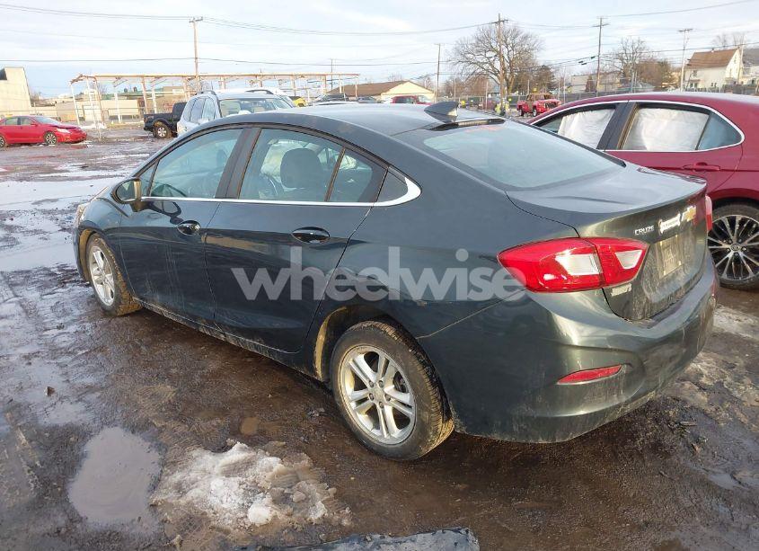 Photo 3 of 2018 Chevrolet Cruze LT AUTO (VIN 1G1BE5SM5J7118540)