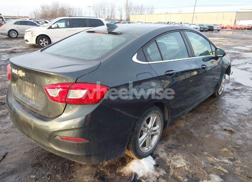 Photo 4 of 2018 Chevrolet Cruze LT AUTO (VIN 1G1BE5SM5J7118540)