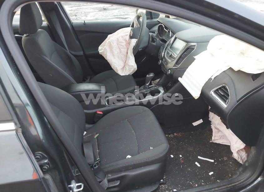 Photo 5 of 2018 Chevrolet Cruze LT AUTO (VIN 1G1BE5SM5J7118540)