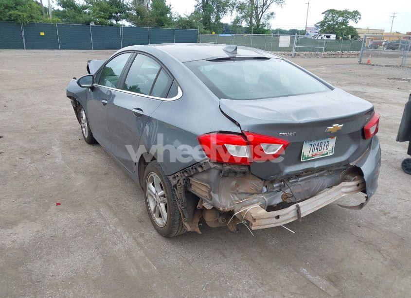 Photo 3 of 2018 Chevrolet Cruze LT AUTO (VIN 1G1BE5SM5J7119669)