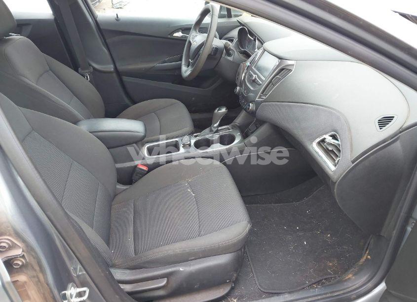 Photo 5 of 2018 Chevrolet Cruze LT AUTO (VIN 1G1BE5SM5J7119669)