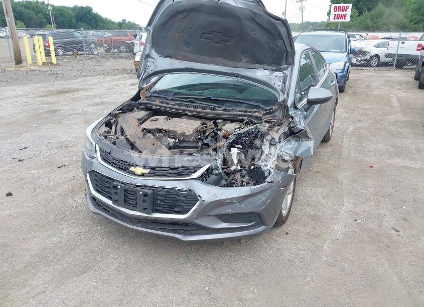 Photo 6 of 2018 Chevrolet Cruze LT AUTO (VIN 1G1BE5SM5J7119669)