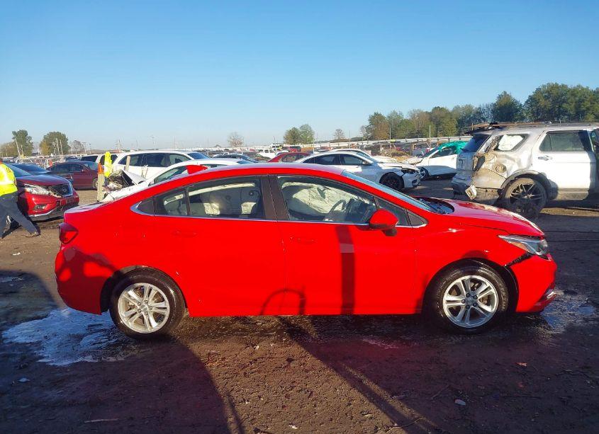 Photo 13 of 2018 Chevrolet Cruze LT AUTO (VIN 1G1BE5SM5J7137654)