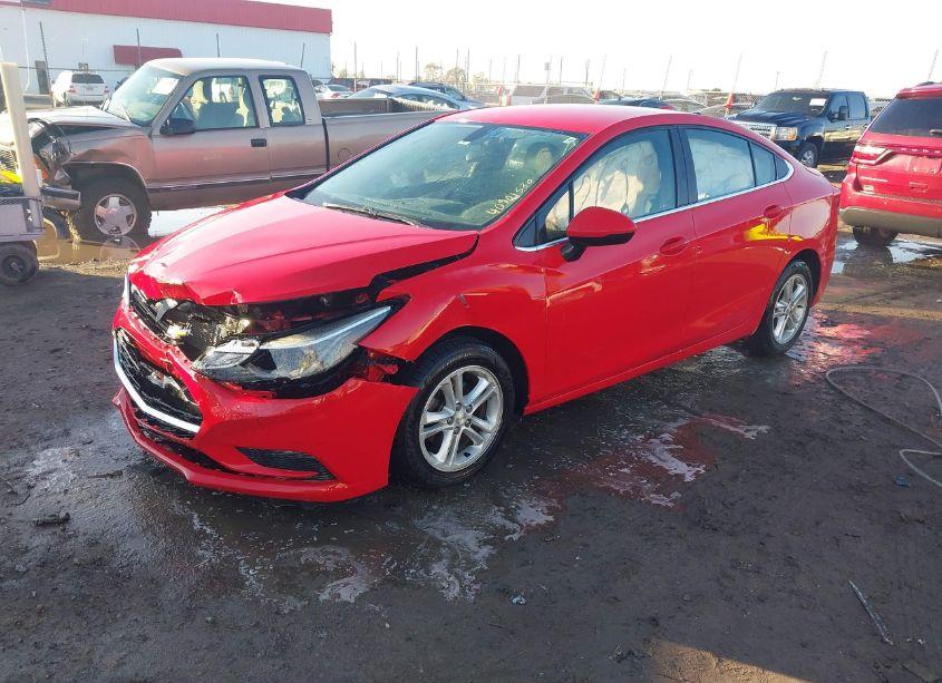 Photo 2 of 2018 Chevrolet Cruze LT AUTO (VIN 1G1BE5SM5J7137654)