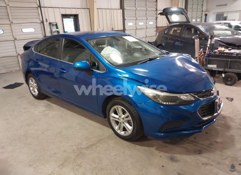2018 Chevrolet Cruze LT AUTO (VIN 1G1BE5SM5J7139064) main photo