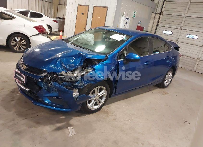Photo 2 of 2018 Chevrolet Cruze LT AUTO (VIN 1G1BE5SM5J7139064)