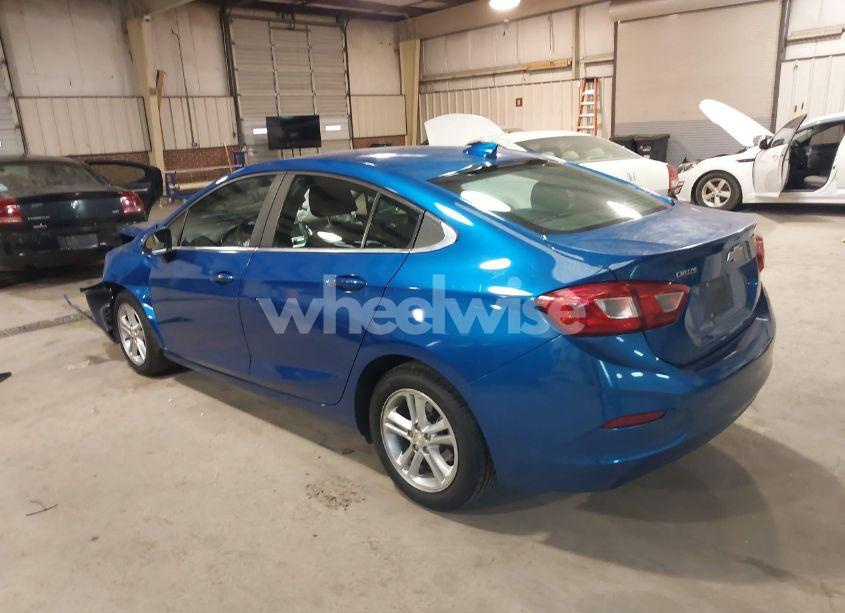 Photo 3 of 2018 Chevrolet Cruze LT AUTO (VIN 1G1BE5SM5J7139064)