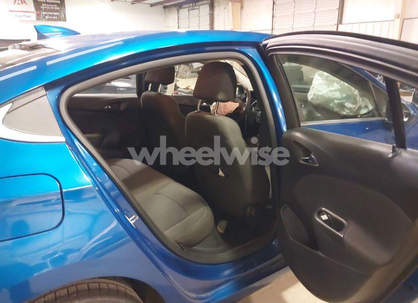 Photo 8 of 2018 Chevrolet Cruze LT AUTO (VIN 1G1BE5SM5J7139064)