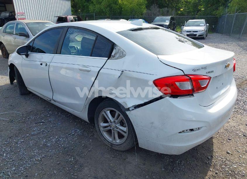 2018 Chevrolet Cruze LT AUTO (VIN 1G1BE5SM5J7141333) main photo