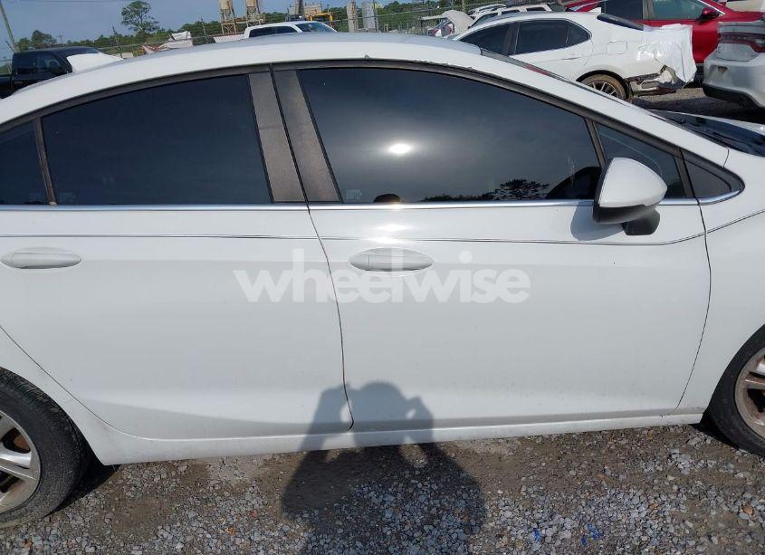 Photo 13 of 2018 Chevrolet Cruze LT AUTO (VIN 1G1BE5SM5J7141333)