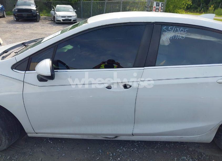 Photo 14 of 2018 Chevrolet Cruze LT AUTO (VIN 1G1BE5SM5J7141333)