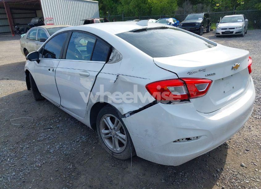Photo 3 of 2018 Chevrolet Cruze LT AUTO (VIN 1G1BE5SM5J7141333)