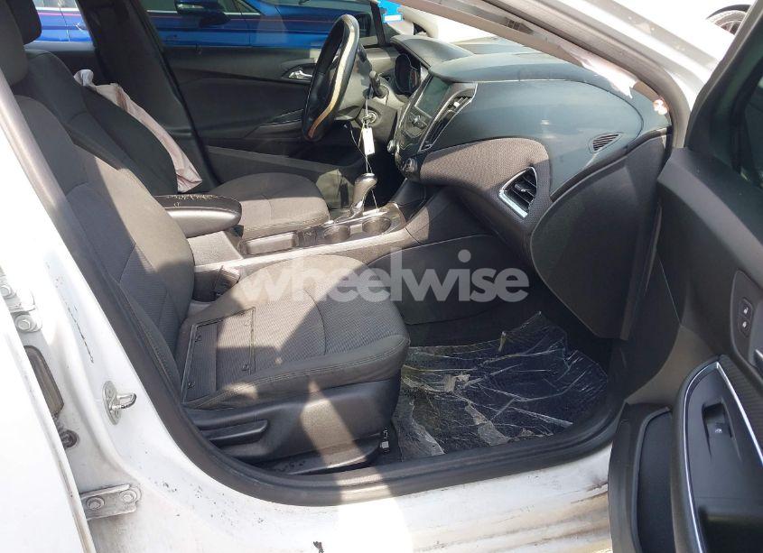 Photo 5 of 2018 Chevrolet Cruze LT AUTO (VIN 1G1BE5SM5J7141333)