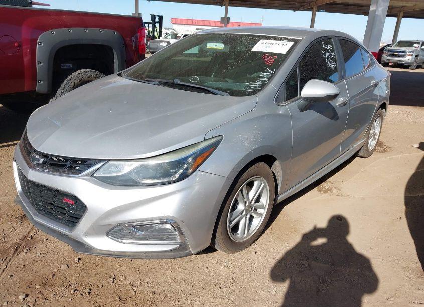 Photo 2 of 2018 Chevrolet Cruze LT AUTO (VIN 1G1BE5SM5J7149075)