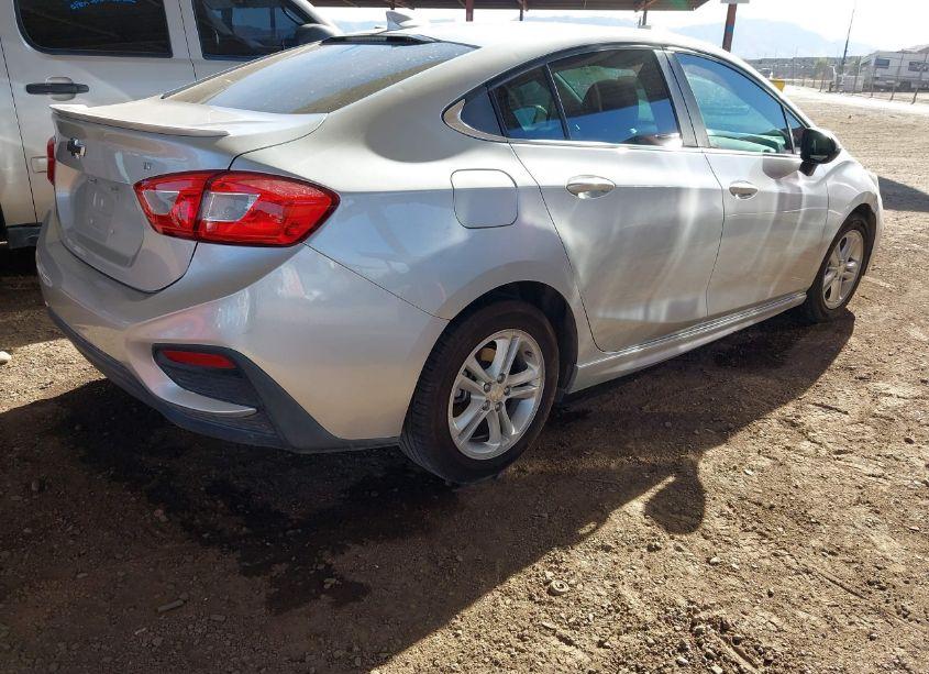 Photo 4 of 2018 Chevrolet Cruze LT AUTO (VIN 1G1BE5SM5J7149075)