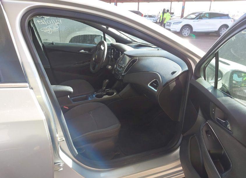 Photo 5 of 2018 Chevrolet Cruze LT AUTO (VIN 1G1BE5SM5J7149075)