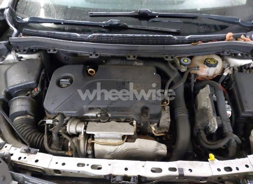 Photo 10 of 2018 Chevrolet Cruze LT AUTO (VIN 1G1BE5SM5J7152607)