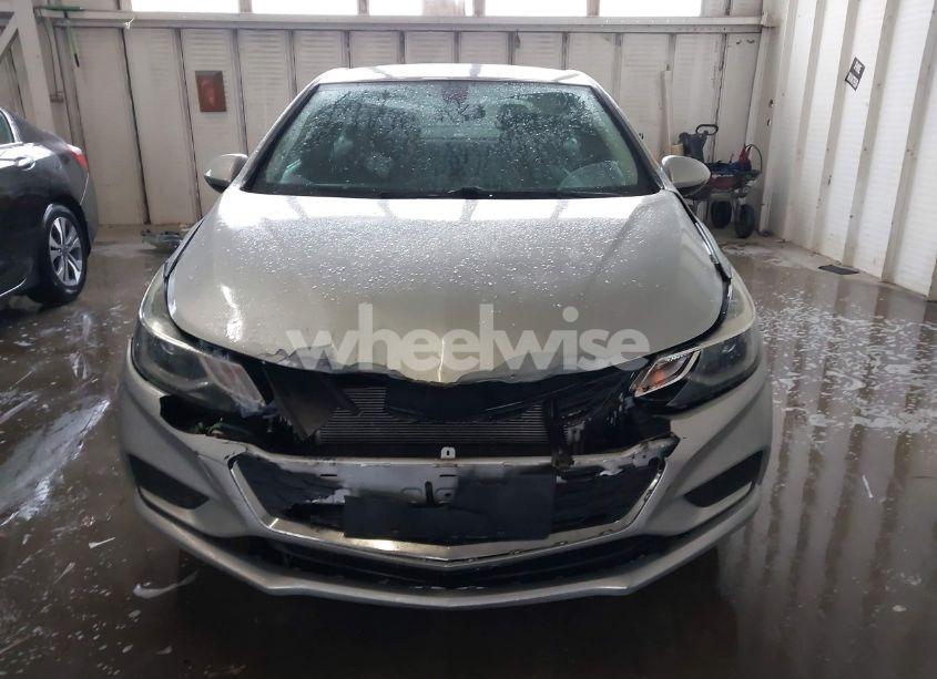 Photo 12 of 2018 Chevrolet Cruze LT AUTO (VIN 1G1BE5SM5J7152607)