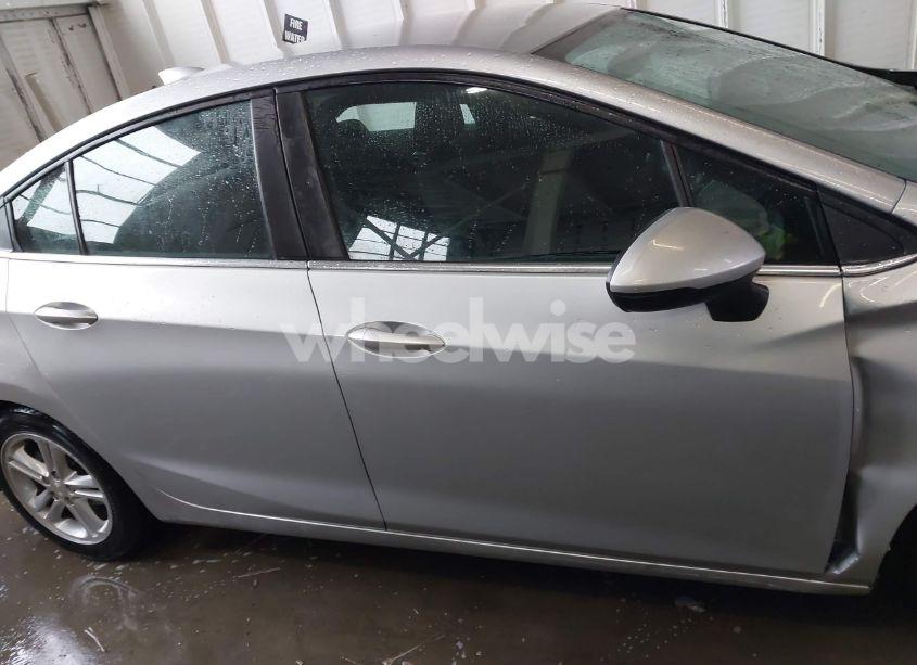 Photo 13 of 2018 Chevrolet Cruze LT AUTO (VIN 1G1BE5SM5J7152607)