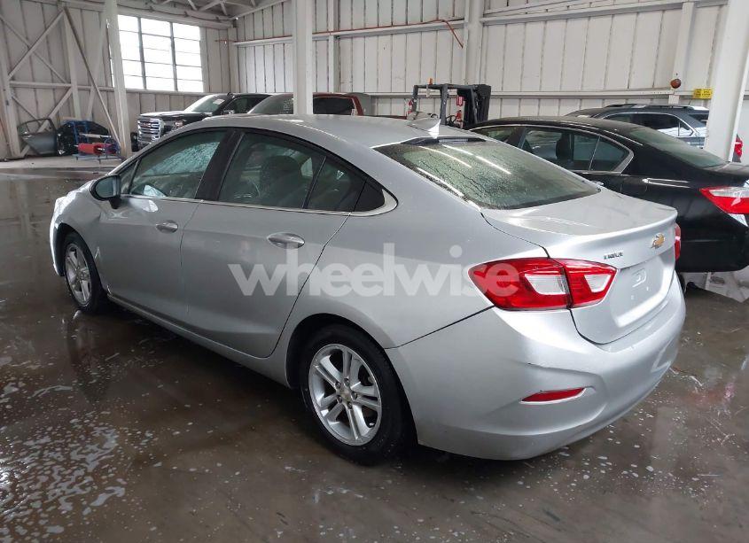 Photo 3 of 2018 Chevrolet Cruze LT AUTO (VIN 1G1BE5SM5J7152607)